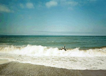 Jamon demonstrating the lean back in to the wave technique